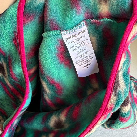Patagonia Women's Vibrant Patterned Fleece Sweater - Picture 4 of 5